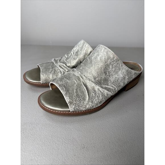Sofft Womens Netta Gold Metallic Leather Slide Sandals Size 7 Distressed Slip On - Picture 1 of 8